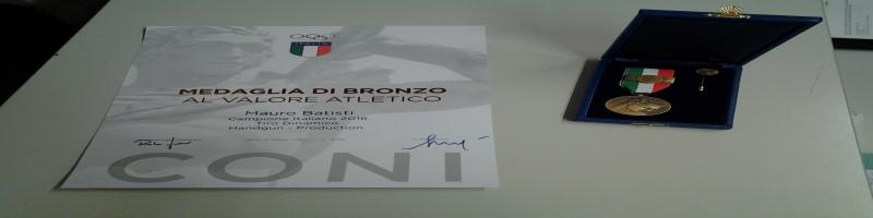 MAURO BATISTI DELLA POLIZIA LOCALE DELL’UNIONE VALDERA RICEVE LA MEDAGLIA DI BRONZO AL VALORE ATLETICO DAL CONI